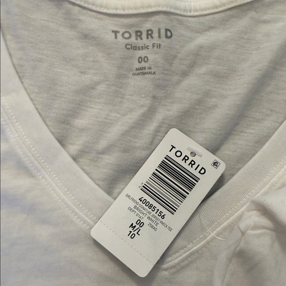 NWT Torrid Girlfriend Signature Jersey Vneck Tee - Size 00 - Picture 2 of 3